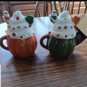 2 FALL PUMPKIN MUG LIGHT UP.  CERAMIC MUGS WITH A SWIRL OF WHIPPED CREAM ON TOP.